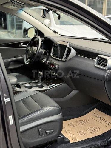 Kia Sorento-13