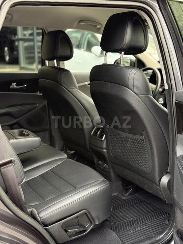 Kia Sorento-12