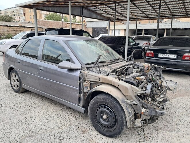 Opel Vectra 2001, 240,000 km - 1.8 l - Bakı
