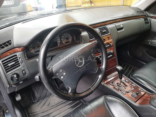 Mercedes E 280 1999, 240,000 km - 2.8 l - Bakı