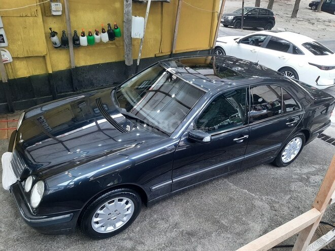 Mercedes E 280 1999, 240,000 km - 2.8 l - Bakı