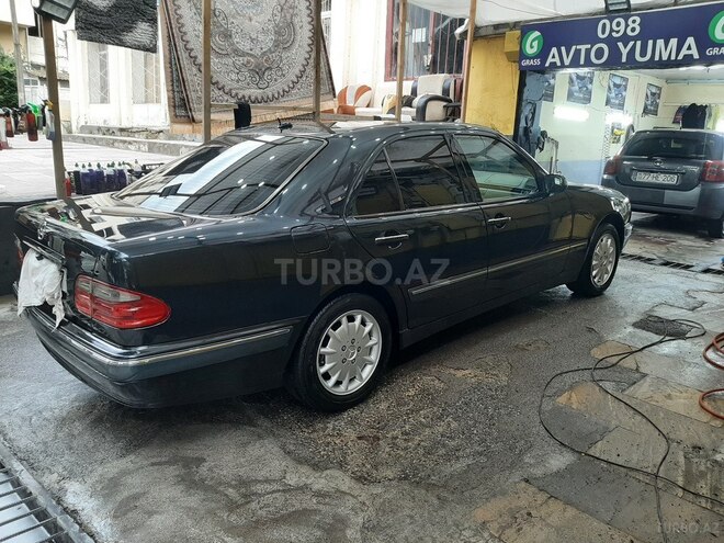 Mercedes E 280 1999, 240,000 km - 2.8 l - Bakı