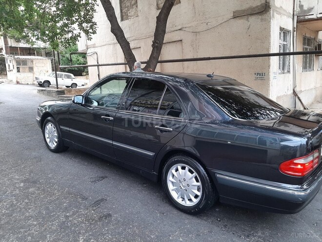 Mercedes E 280 1999, 240,000 km - 2.8 l - Bakı