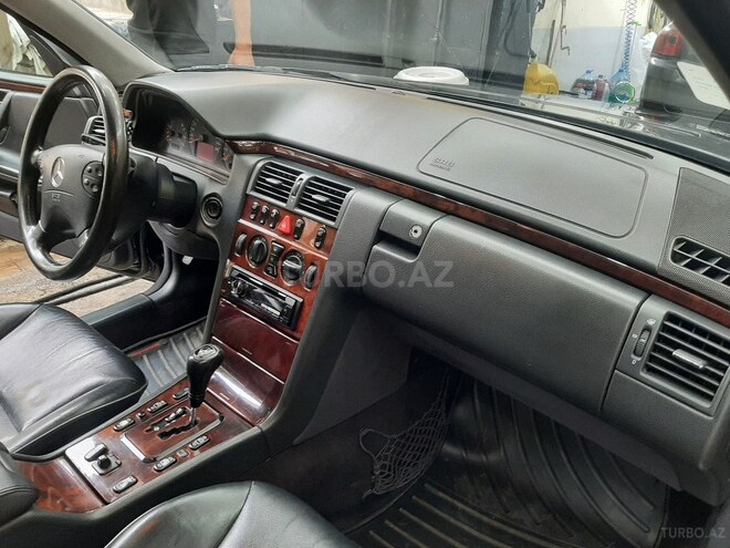 Mercedes E 280 1999, 240,000 km - 2.8 l - Bakı