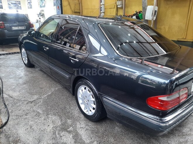 Mercedes E 280 1999, 240,000 km - 2.8 l - Bakı