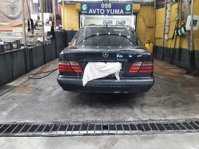 Mercedes E 280 1999, 240,000 km - 2.8 l - Bakı
