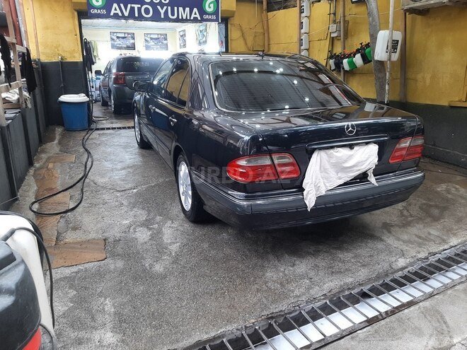 Mercedes E 280 1999, 240,000 km - 2.8 l - Bakı