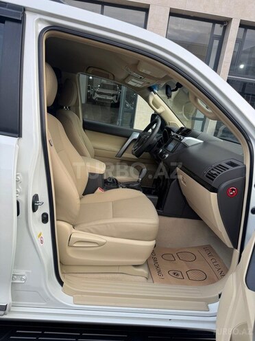 Toyota Land Cruiser Prado-17