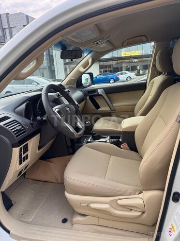 Toyota Land Cruiser Prado-6