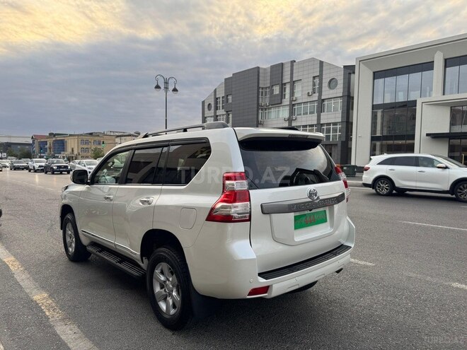 Toyota Land Cruiser Prado-5