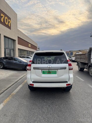 Toyota Land Cruiser Prado-12
