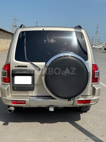 Mitsubishi Pajero-2