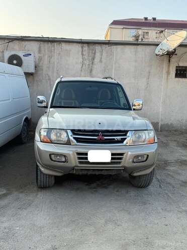 Mitsubishi Pajero-3