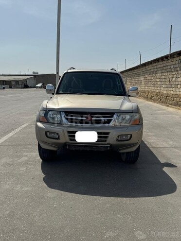 Mitsubishi Pajero-1