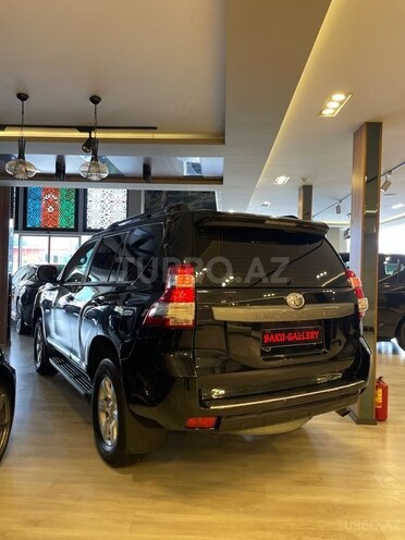 Toyota Land Cruiser Prado-5