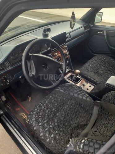 Mercedes E 200 d 1993, 222,222 km - 2.0 л - İmişli