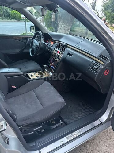 Mercedes E 270 1999, 27,000 km - 2.7 л - Biləsuvar