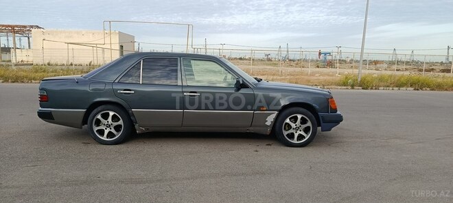 Mercedes E 200 1993, 100,000 km - 2.0 l - Bakı