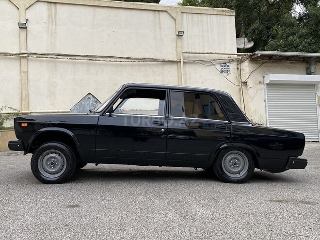 LADA (VAZ) 2107-2