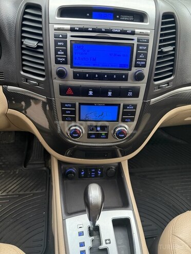 Hyundai Santa Fe-15