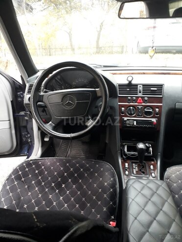 Mercedes C 220 d-12