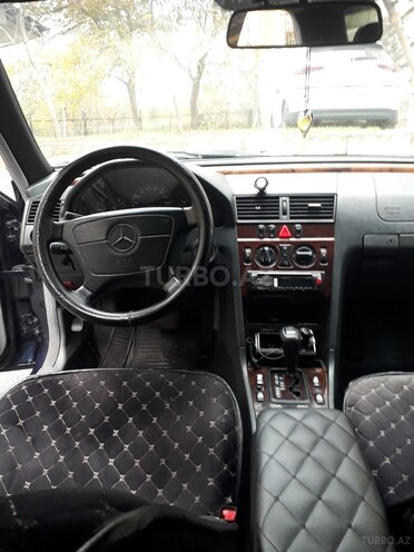 Mercedes C 220 d-11