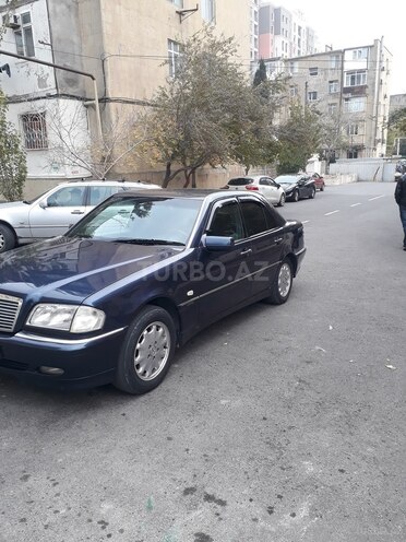 Mercedes C 220 d-6