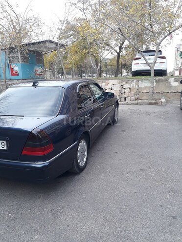 Mercedes C 220 d-4