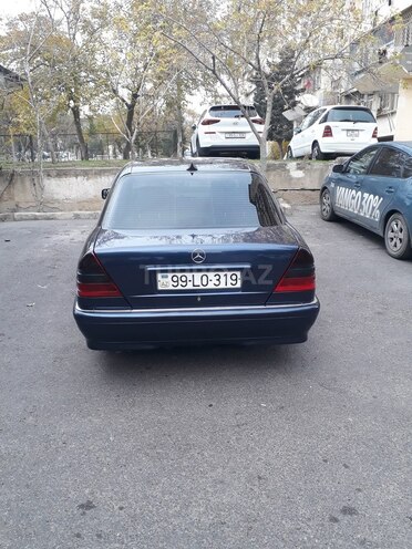 Mercedes C 220 d-3