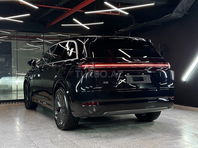 Li Auto L7-8