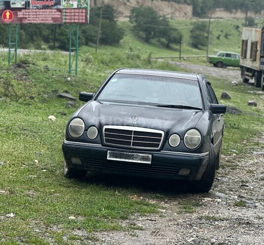Mercedes E 230 1997, 369,734 km - 2.3 l - Bərdə