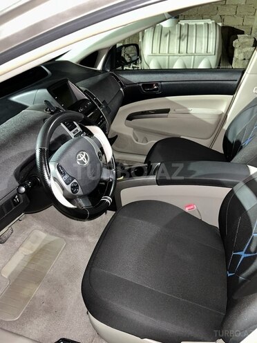 Toyota Prius-14