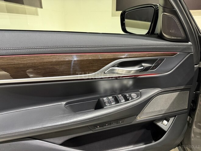 BMW 740-15