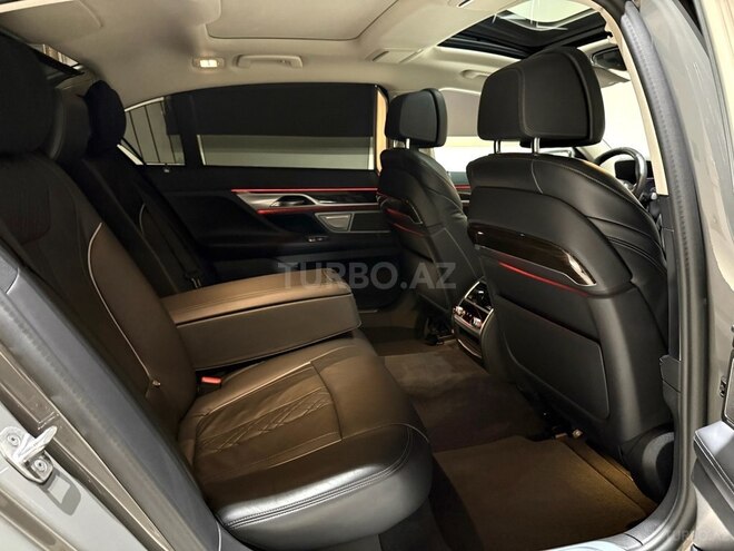 BMW 740-19