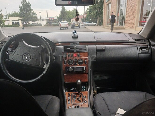 Mercedes E 200 1999, 289,000 km - 2.0 l - Bərdə