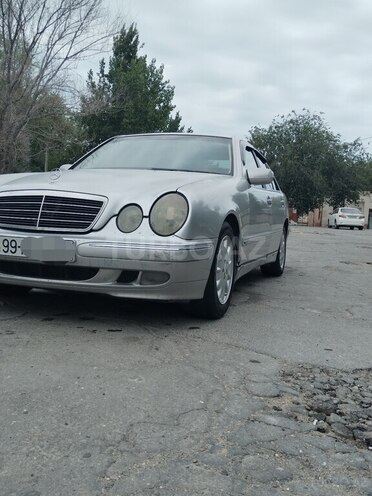 Mercedes E 220 d 2001, 357,000 km - 2.2 л - Sumqayıt