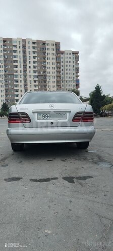 Mercedes E 220 d 2001, 357,000 km - 2.2 л - Sumqayıt