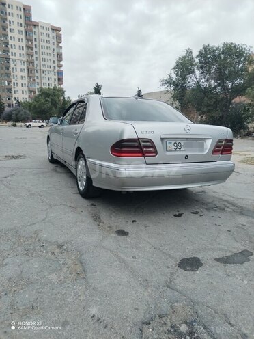 Mercedes E 220 d 2001, 357,000 km - 2.2 л - Sumqayıt