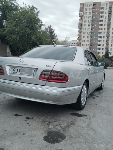 Mercedes E 220 d 2001, 357,000 km - 2.2 л - Sumqayıt