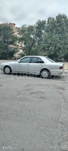 Mercedes E 220 d 2001, 357,000 km - 2.2 л - Sumqayıt