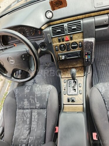 Mercedes E 240 1998, 366,500 km - 2.4 l - Sumqayıt