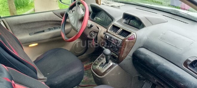 Mitsubishi Chariot 2000, 348,353 km - 2.4 л - Quba