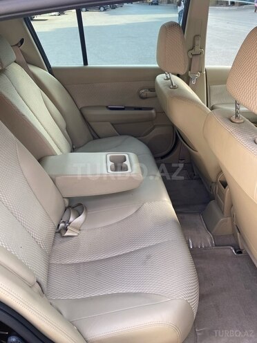 Nissan Tiida-4