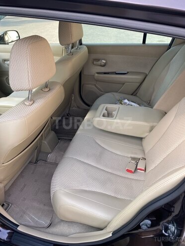 Nissan Tiida-5