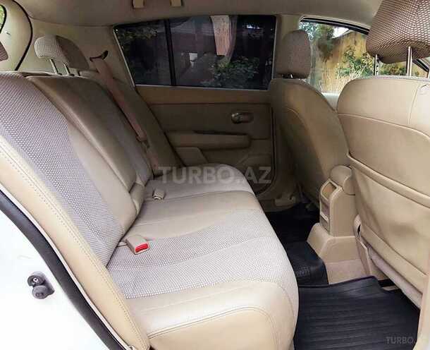 Nissan Tiida-16