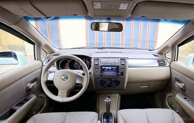 Nissan Tiida-12