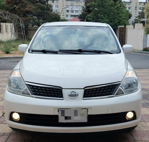 Nissan Tiida-1