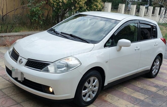 Nissan Tiida-10
