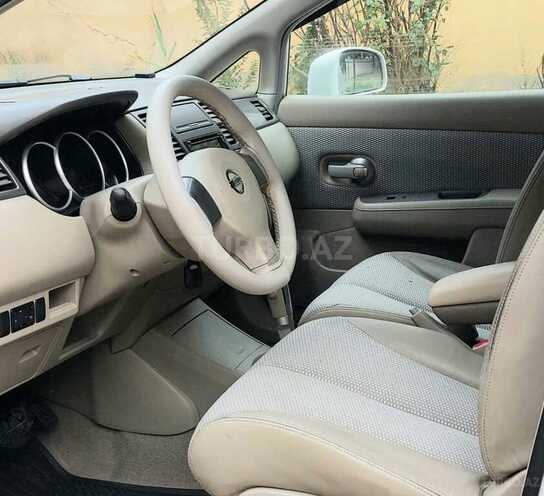 Nissan Tiida-17