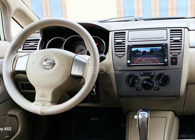 Nissan Tiida-15